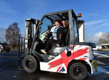 Forklift donated by Toyota boosts the flow of humanitarian aid to Ukraine
