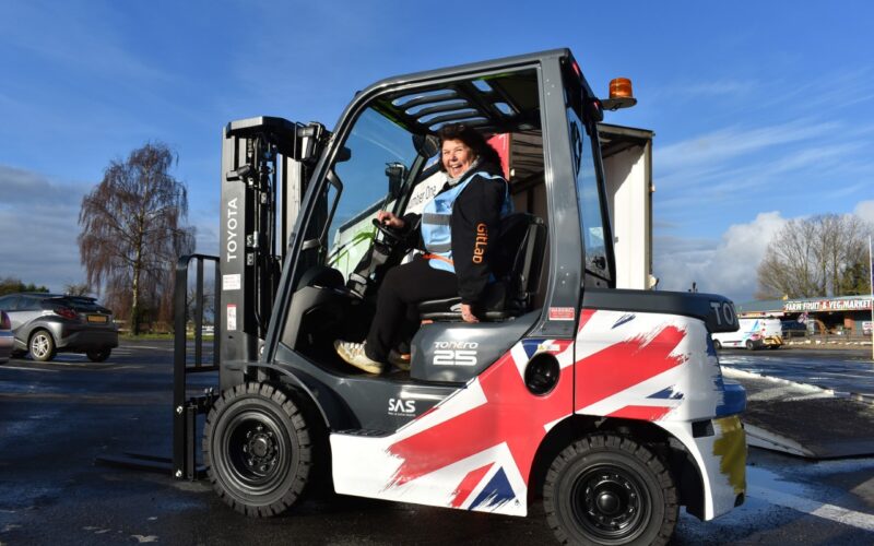 Forklift donated by Toyota boosts the flow of humanitarian aid to Ukraine