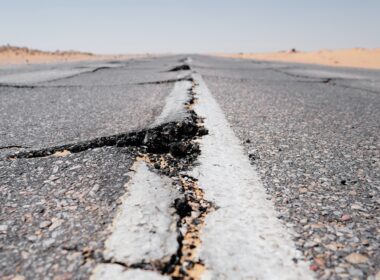 Damaged roads, one of the logistics challenges after earthquakes