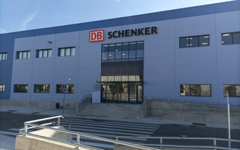 Automated e-Commerce warehouse in Spain © DB Schenker